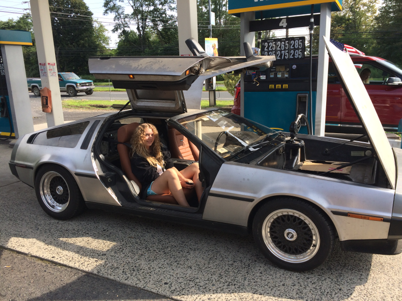 Illustration for article titled World's Greatest Dad Added a Backseat to His DeLorean to Take His Kids Along for the Ride